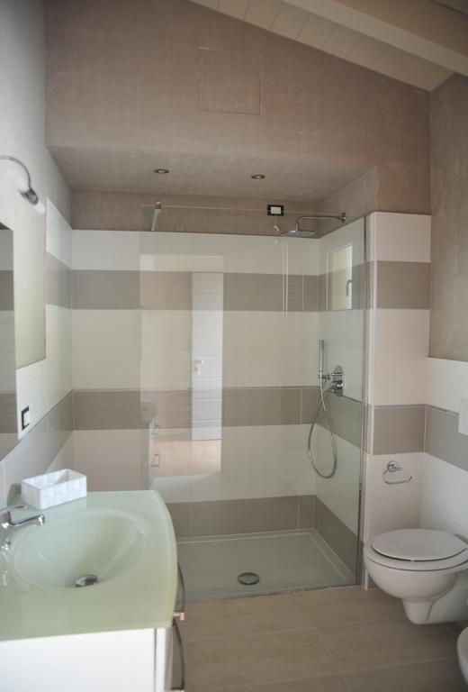 Agriturismo Le Fontane Sale Marasino Habitación foto