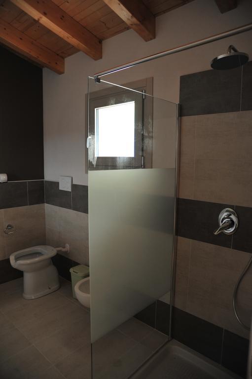 Agriturismo Le Fontane Sale Marasino Habitación foto