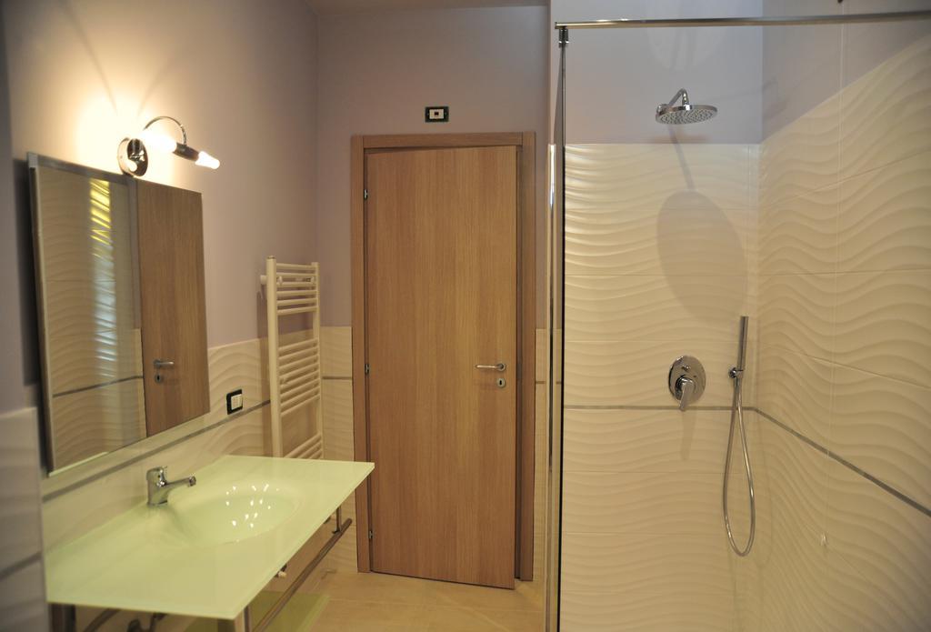 Agriturismo Le Fontane Sale Marasino Habitación foto