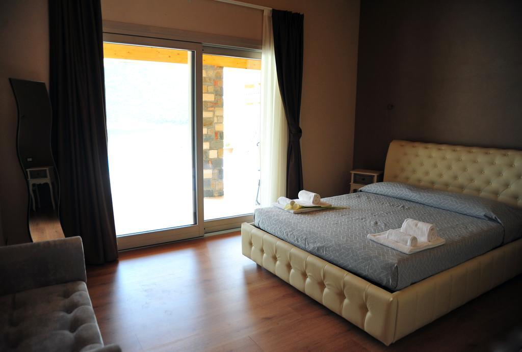 Agriturismo Le Fontane Sale Marasino Habitación foto