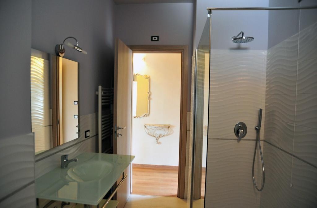 Agriturismo Le Fontane Sale Marasino Habitación foto