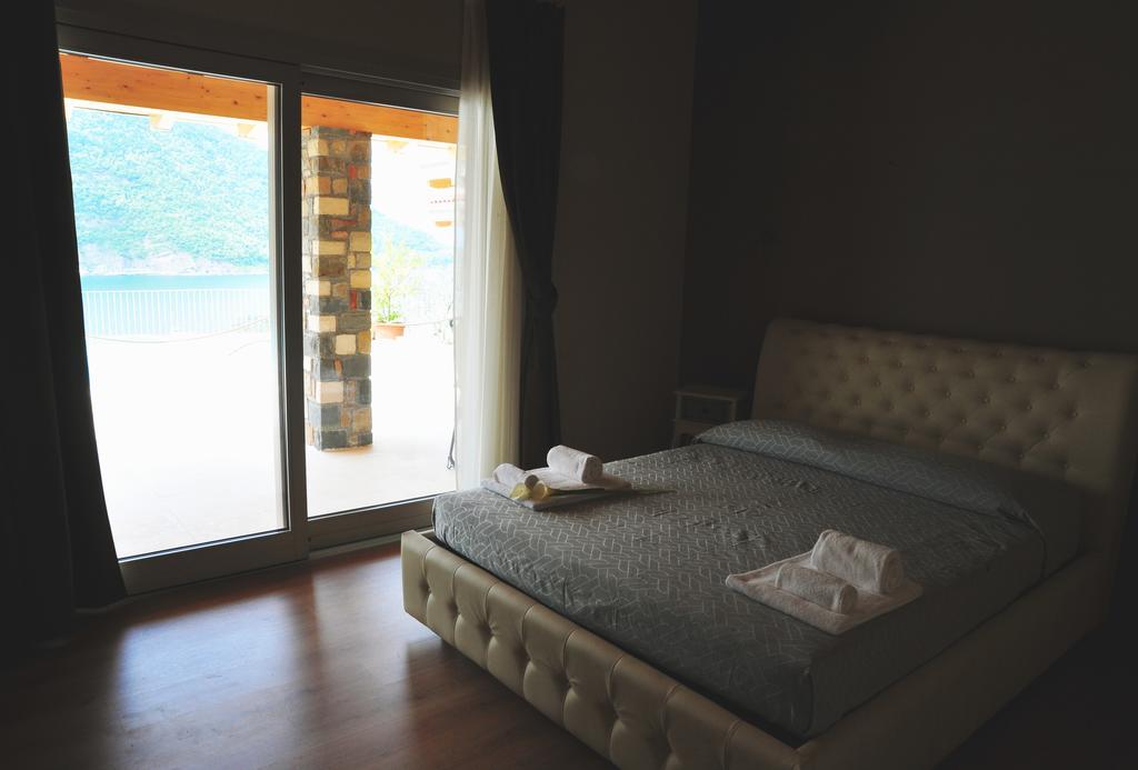 Agriturismo Le Fontane Sale Marasino Habitación foto