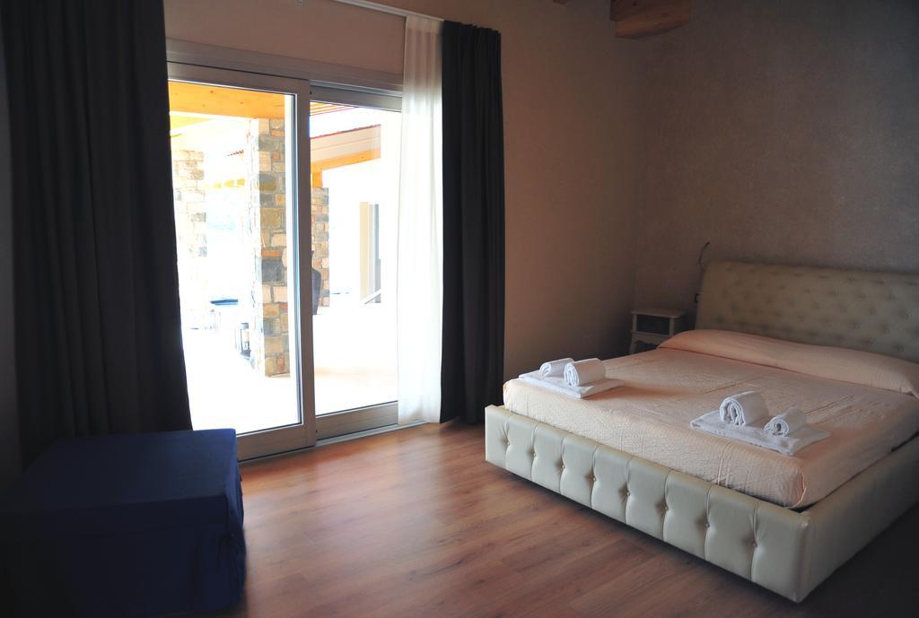 Agriturismo Le Fontane Sale Marasino Habitación foto